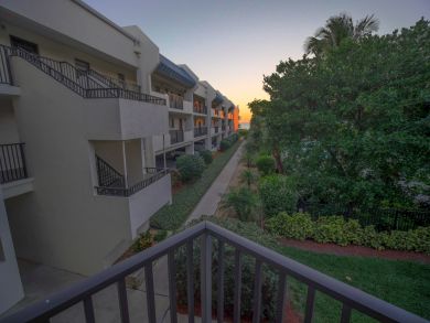 Two Bedroom Condo with Beach Access and Sleeps 6